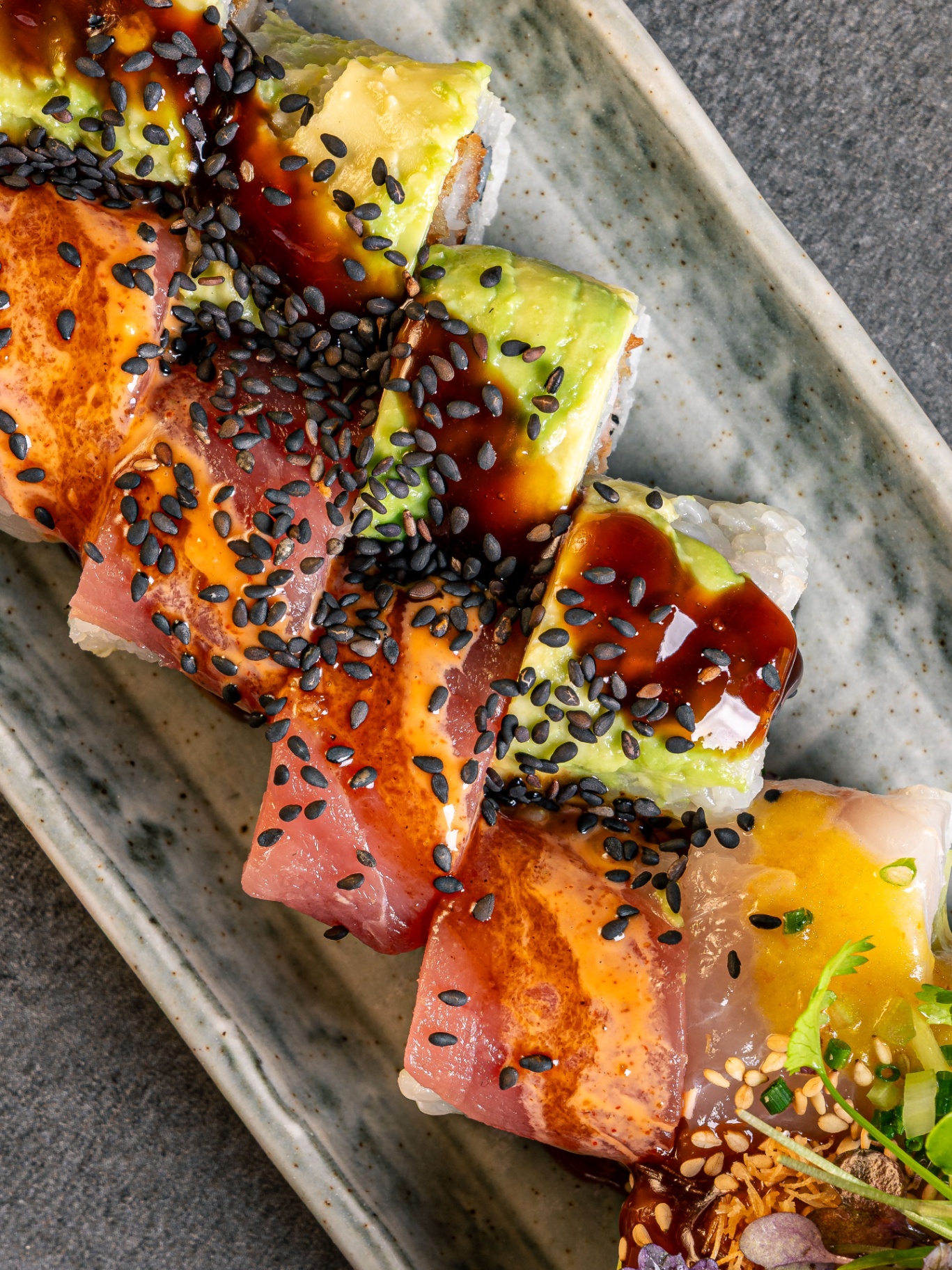 Tuna avocado roll with sesame
